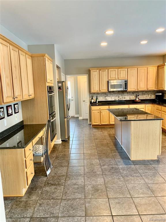 2428 Andover Boulevard Rochester, MI 48306 - Photo 29 of 64