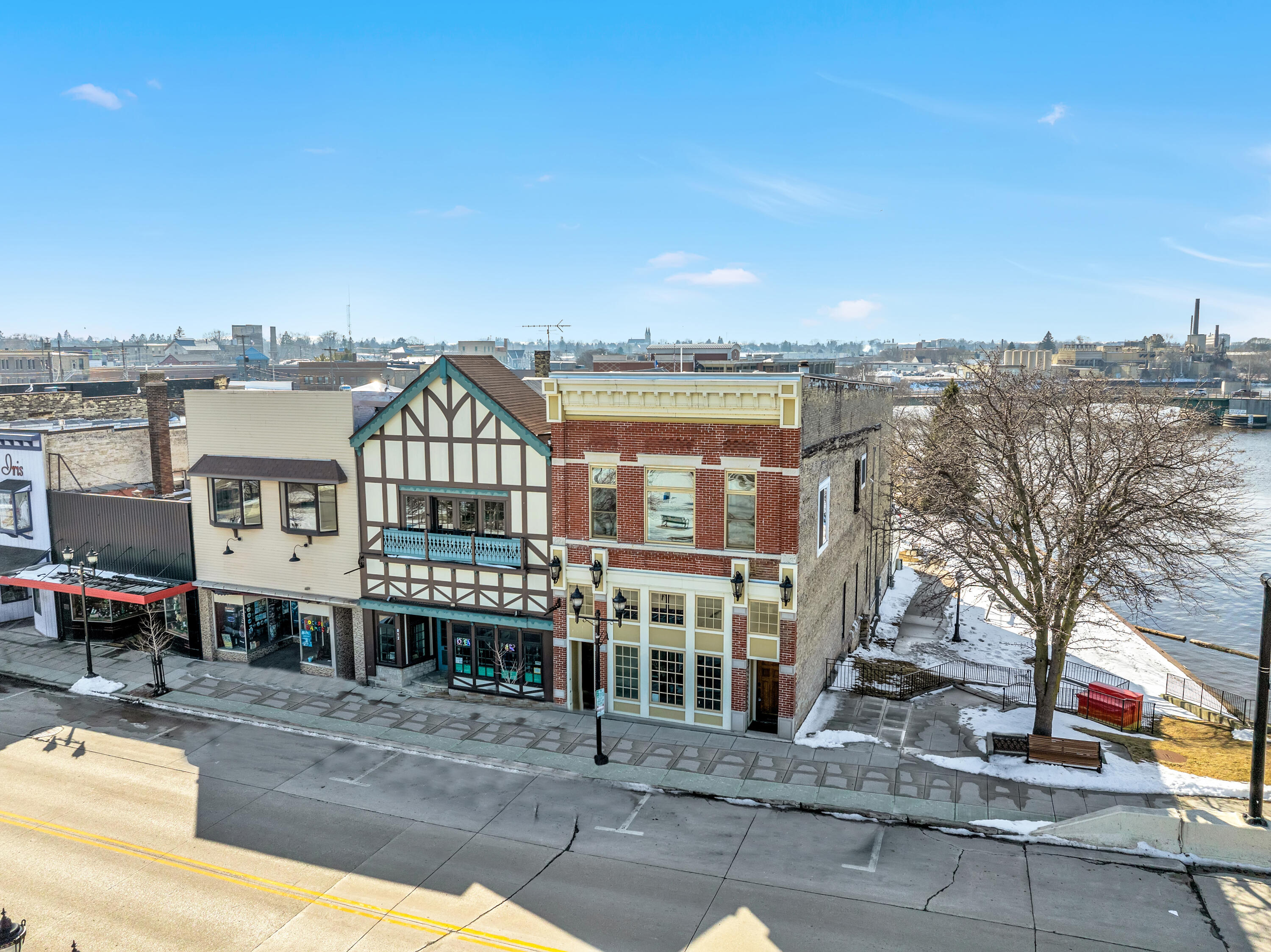 810 South 8th Street Manitowoc, WI 54220 - Photo 1 of 34 Front Aerial