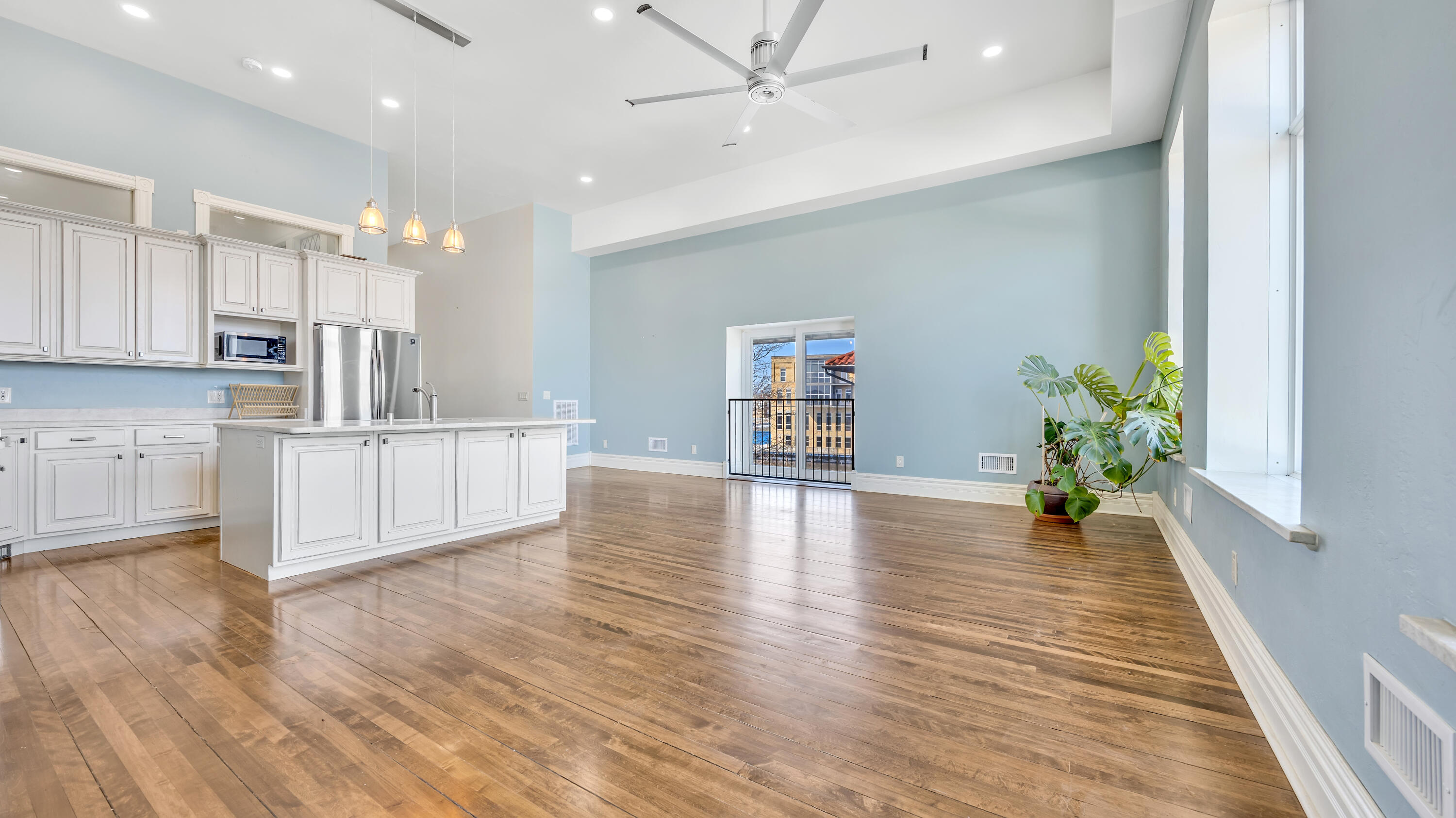 810 South 8th Street Manitowoc, WI 54220 - Photo 13 of 34 Living Room 1