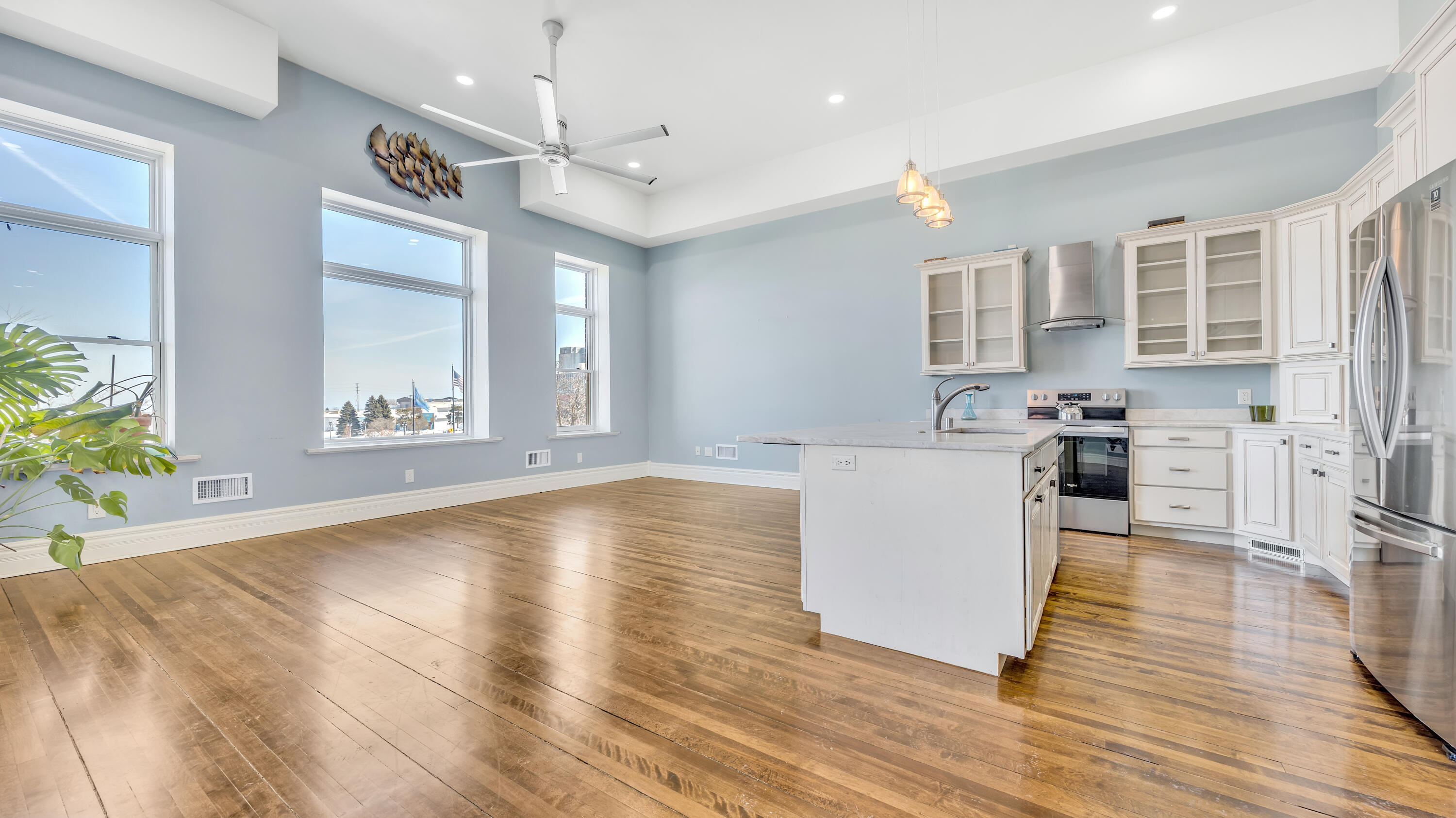 810 South 8th Street Manitowoc, WI 54220 - Photo 14 of 34 Living Room & Kitchen
