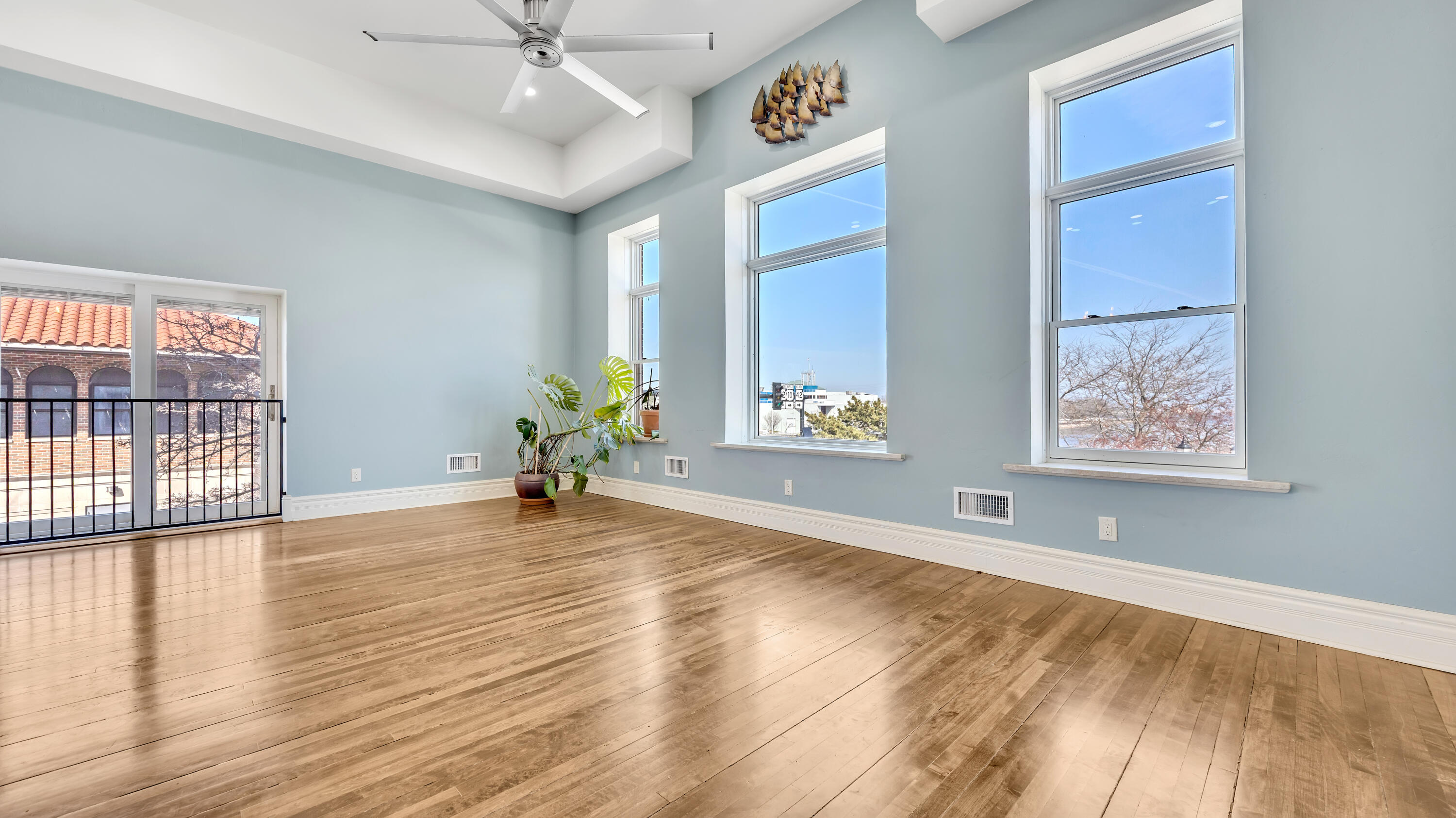 810 South 8th Street Manitowoc, WI 54220 - Photo 21 of 34 Living Room