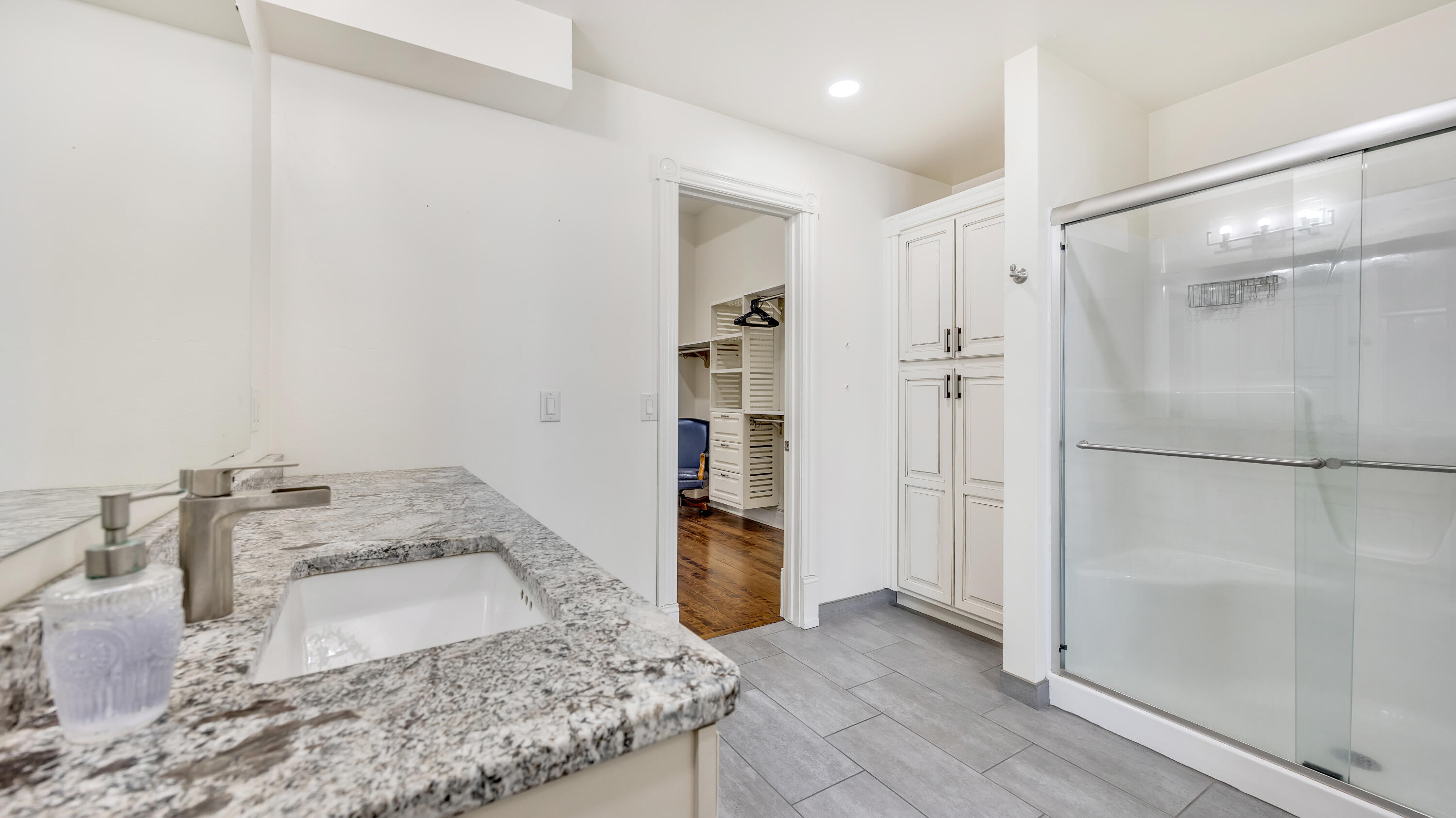 810 South 8th Street Manitowoc, WI 54220 - Photo 28 of 34 Primary Bathroom