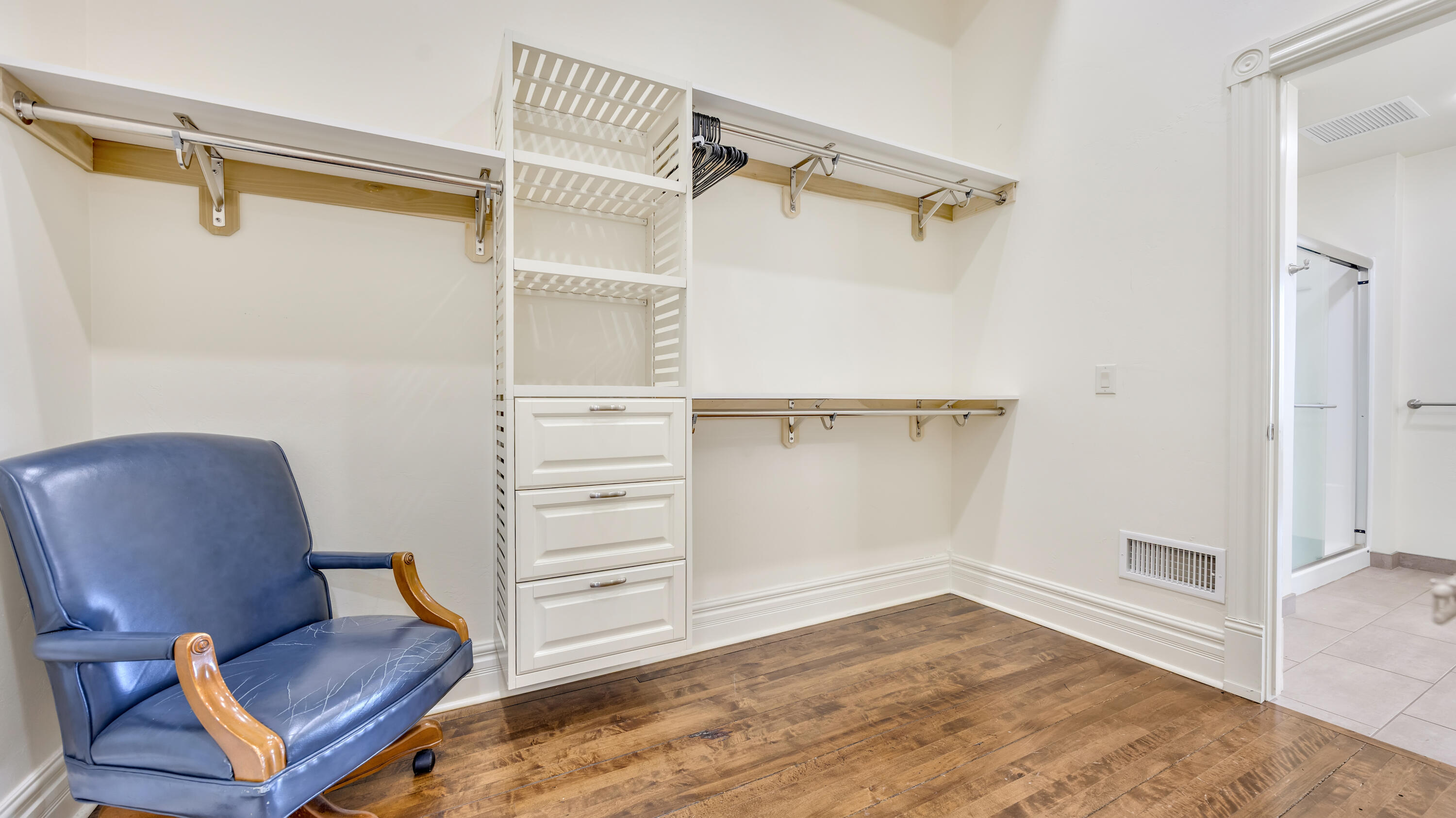 810 South 8th Street Manitowoc, WI 54220 - Photo 29 of 34 Primary Closet