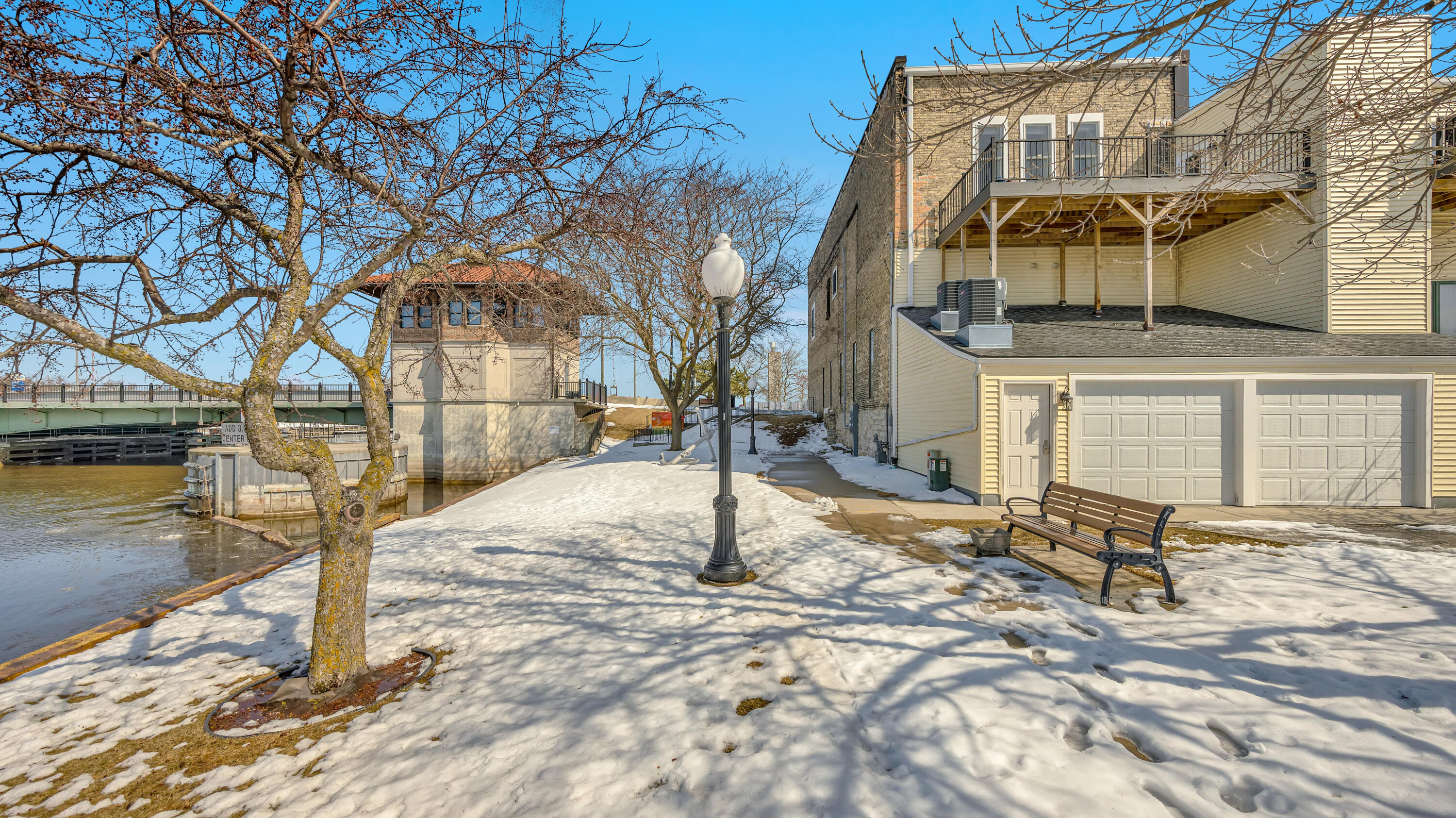 810 South 8th Street Manitowoc, WI 54220 - Photo 9 of 34 Garage Entry