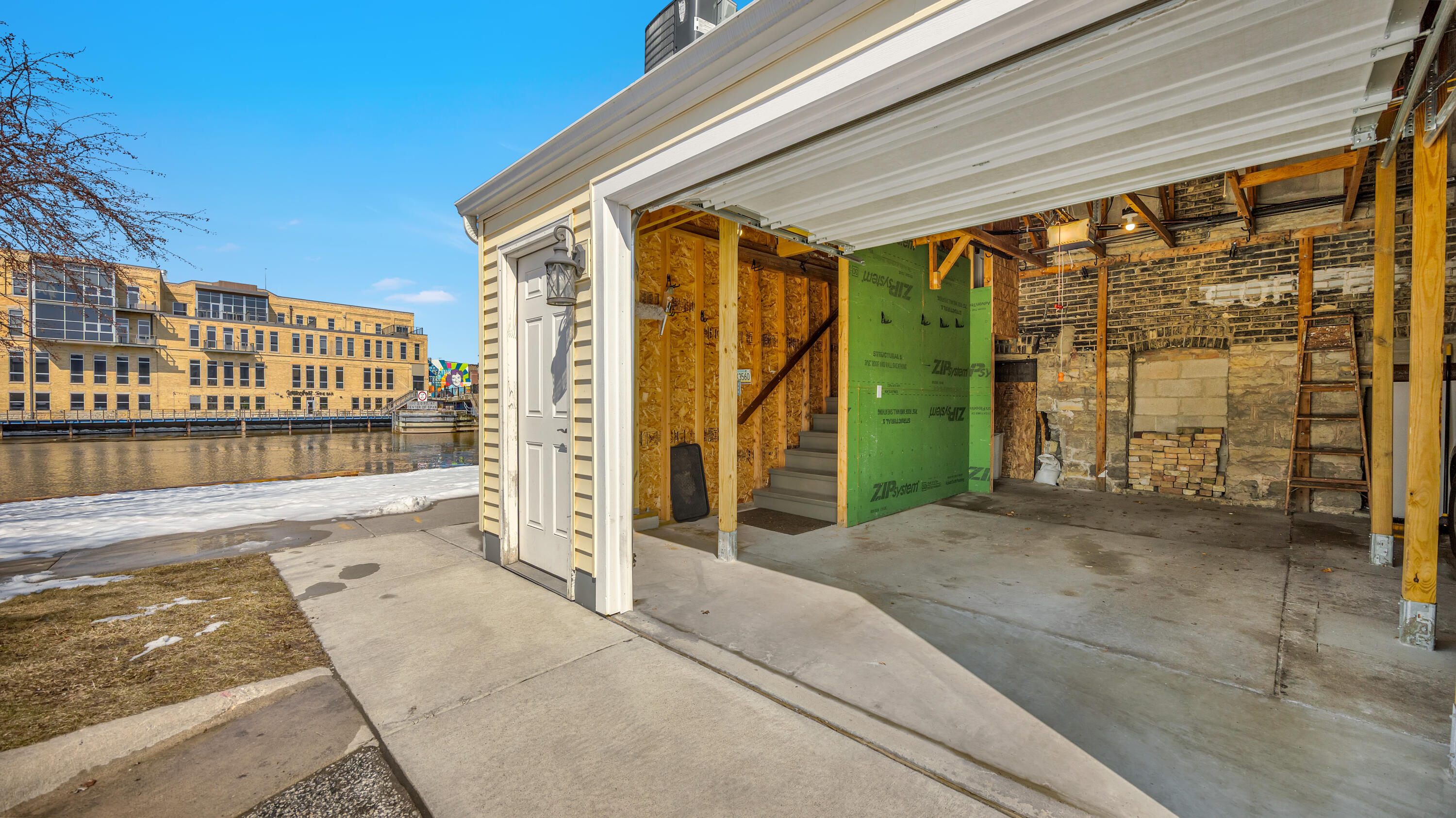 810 South 8th Street Manitowoc, WI 54220 - Photo 10 of 34 Garage