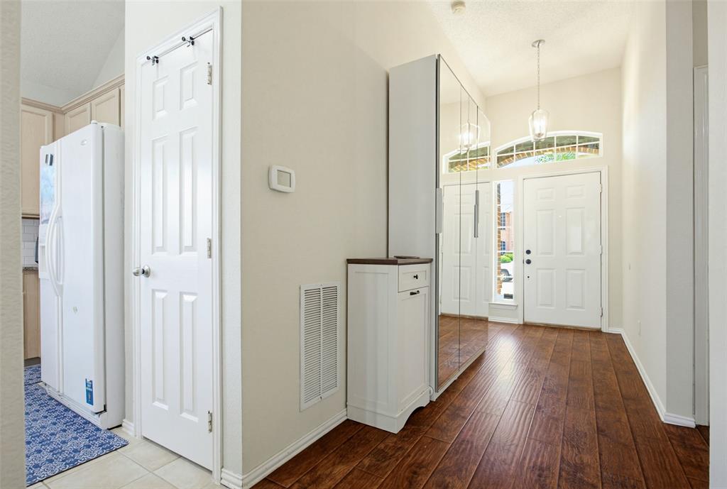 727 Hollow Ridge Drive Allen, TX 75002 - Photo 4 of 26