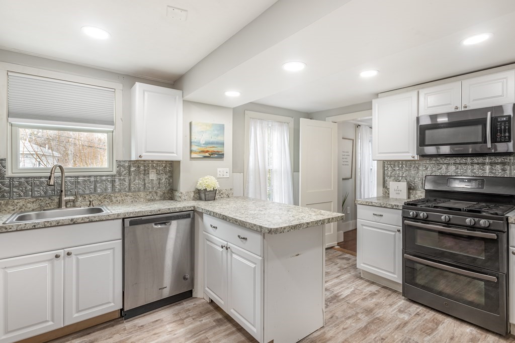 193 St Mary Street Needham, MA 02494 - Photo 11 of 24