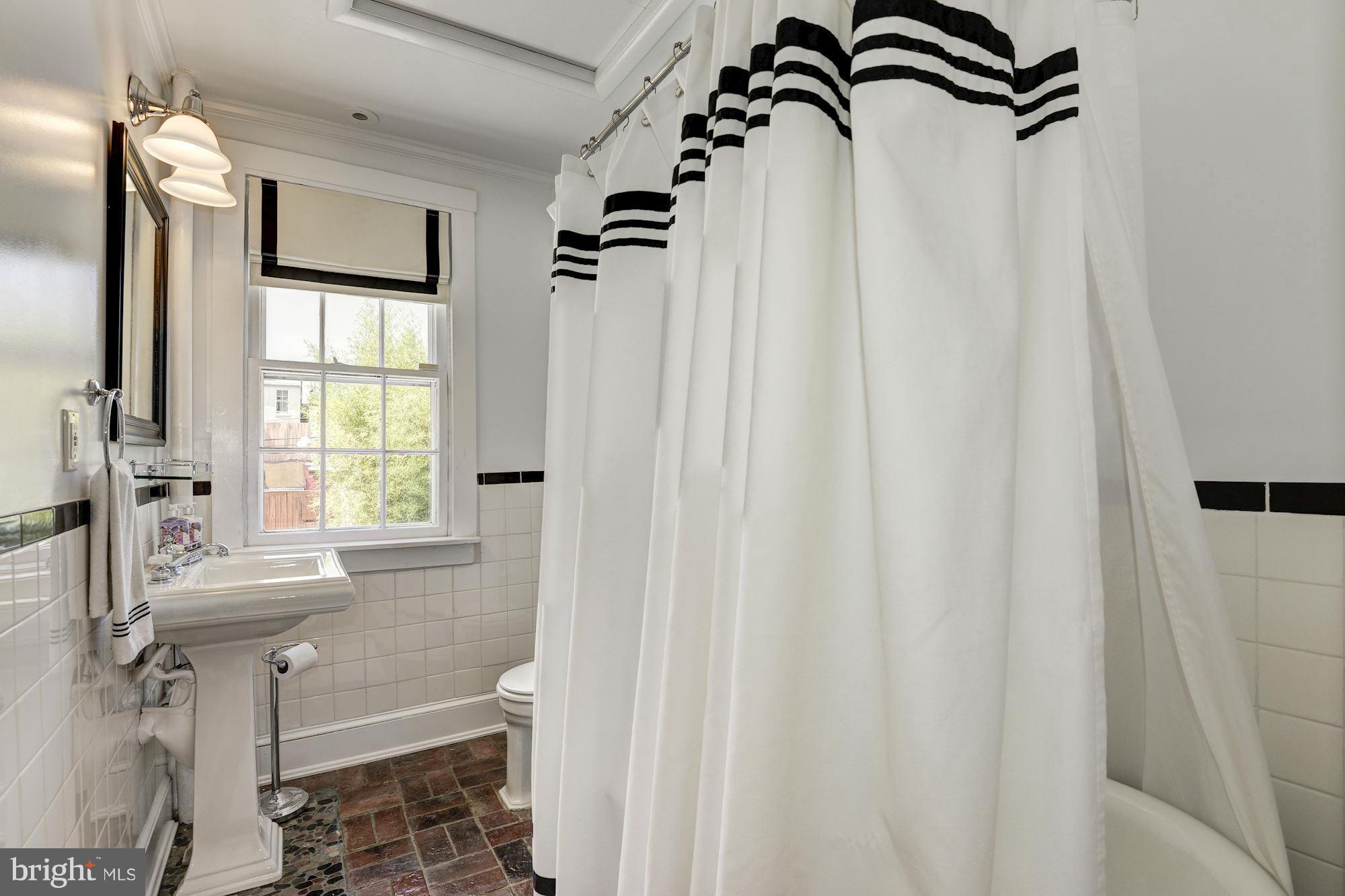 231 8th Street Southeast Washington, DC 20003 - Photo 18 of 27 Bath