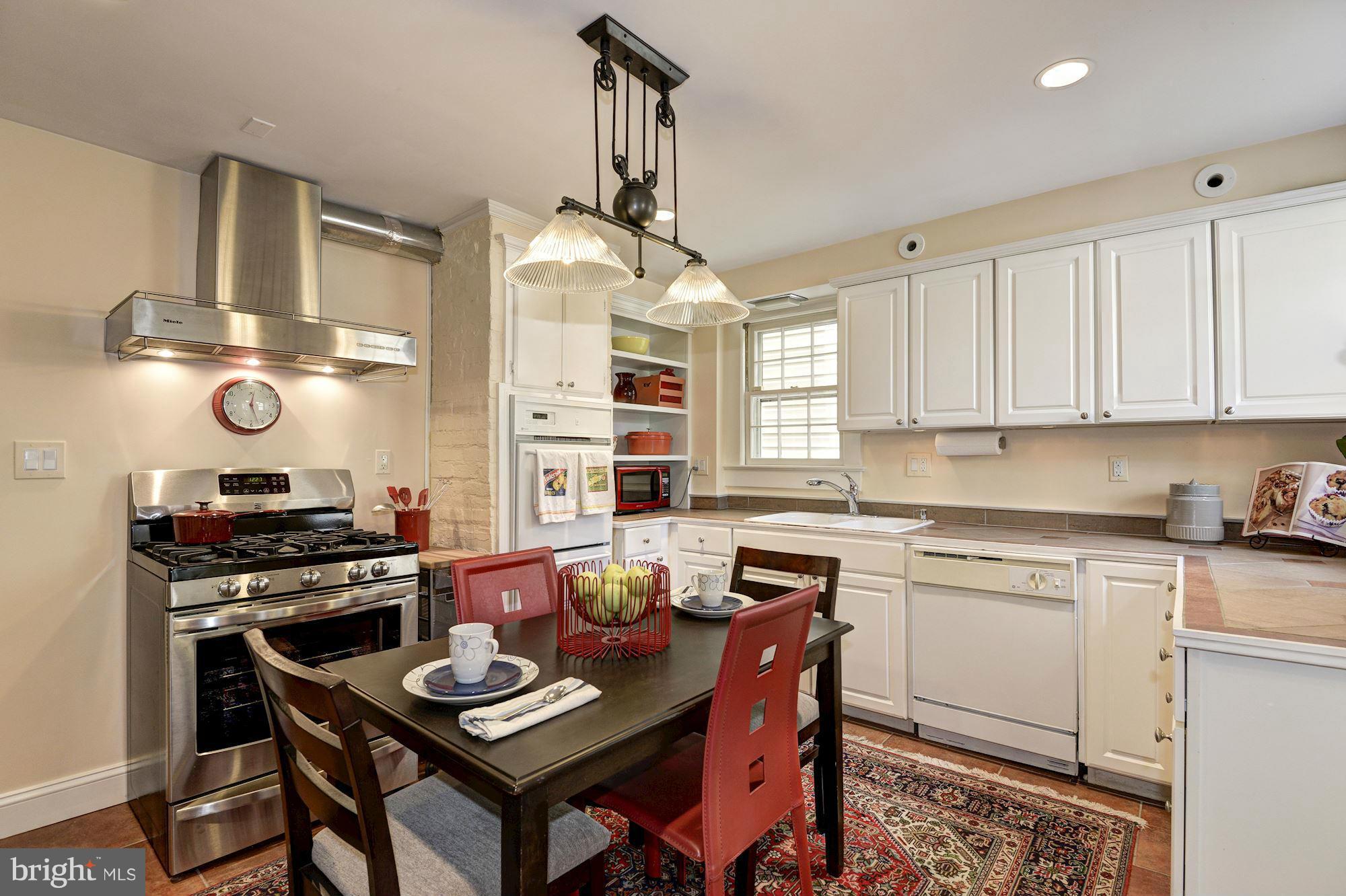231 8th Street Southeast Washington, DC 20003 - Photo 8 of 27 Kitchen