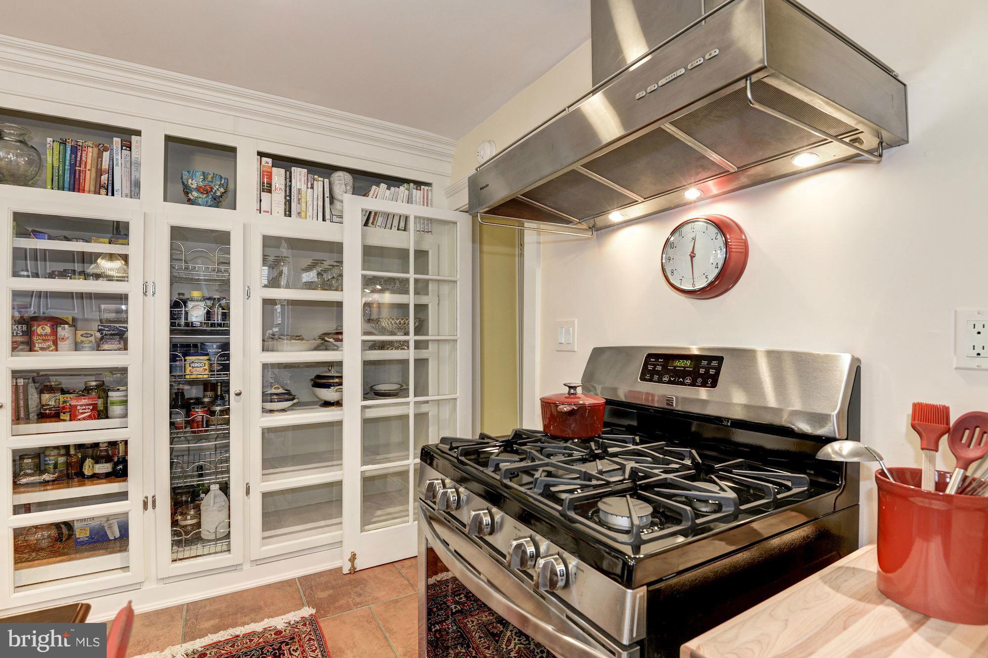 231 8th Street Southeast Washington, DC 20003 - Photo 10 of 27 Kitchen