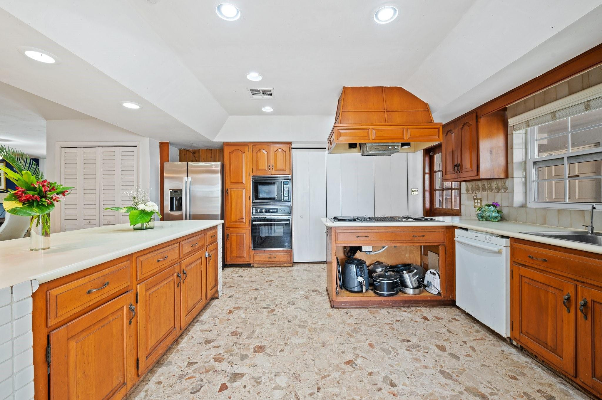 17640 Southwest 52nd Court Southwest Ranches, FL 33331 - Photo 43 of 90 LOTS OF CABINETS/PANTRY SPACE