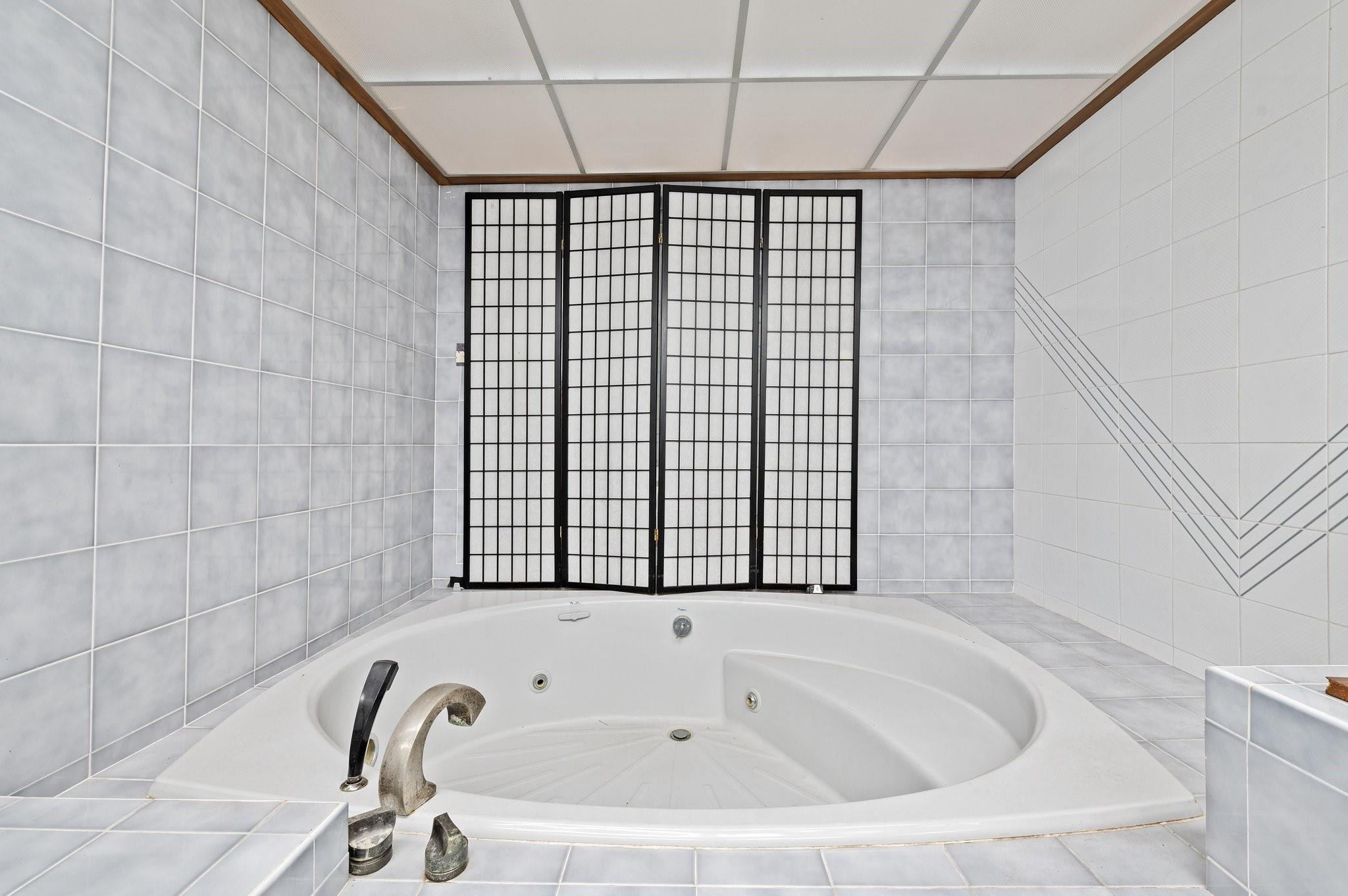 17640 Southwest 52nd Court Southwest Ranches, FL 33331 - Photo 58 of 90 BIG 5X6.5 JACUZZI