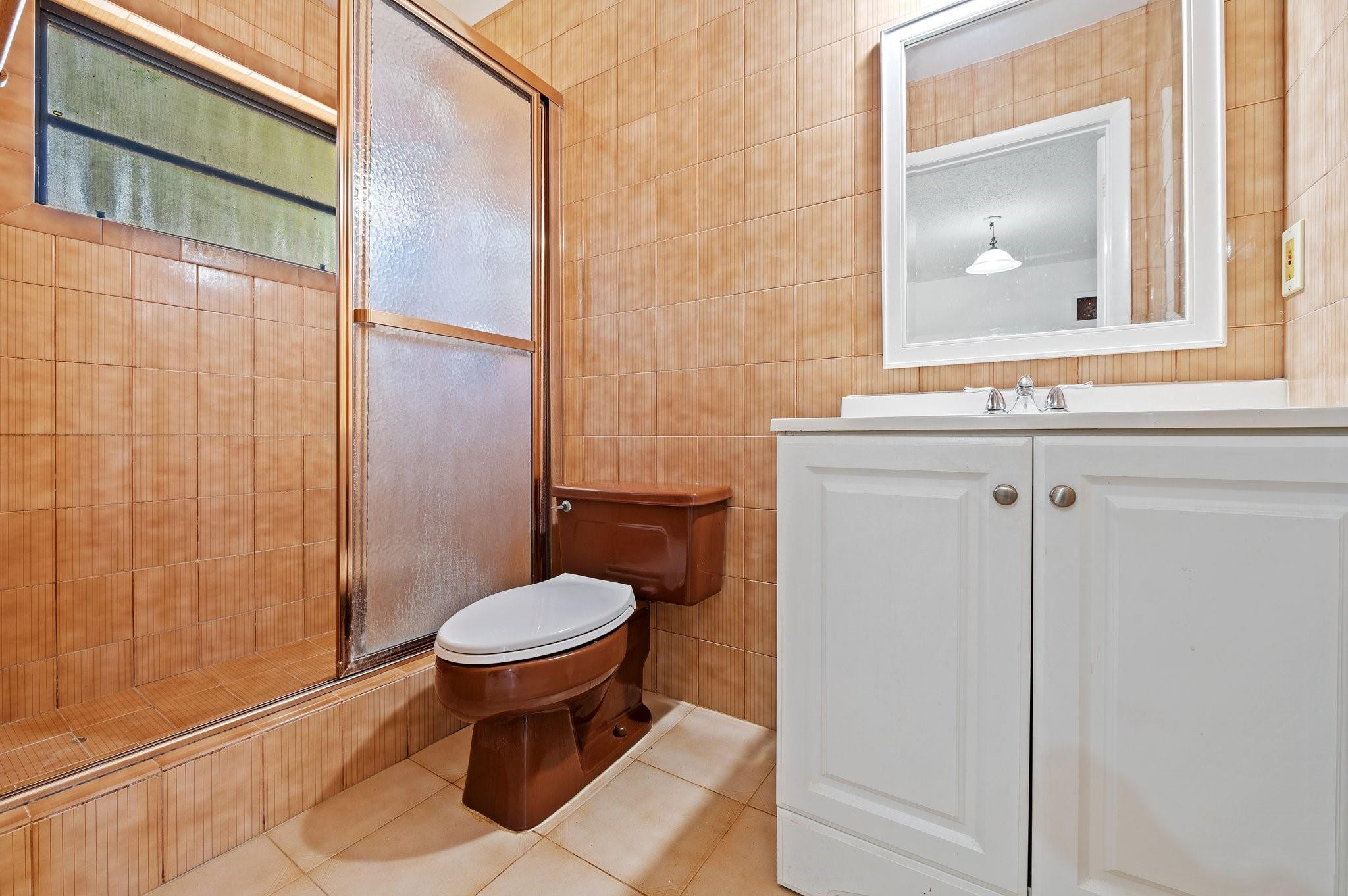 17640 Southwest 52nd Court Southwest Ranches, FL 33331 - Photo 76 of 90 BATHROOM/WALK IN SHOWER
