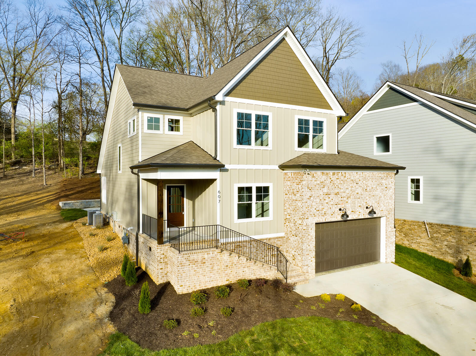 607 West View Road Chattanooga, TN 37415 - Photo 2 of 28 607-West-View-MLS-Photos-2