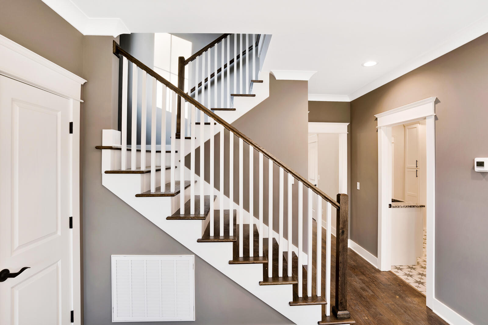 607 West View Road Chattanooga, TN 37415 - Photo 8 of 28 607-West-View-MLS-Photos-8