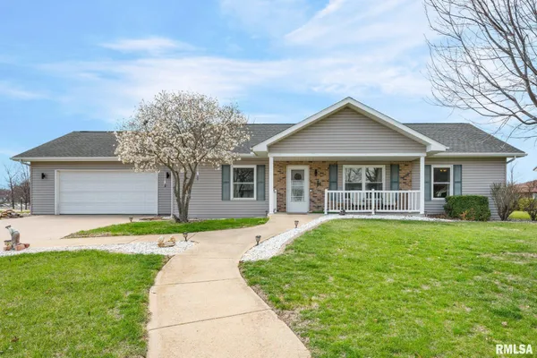 $265,000 | 901 Easy Street, Roanoke, IL 61561