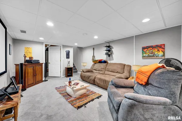 $265,000 | 901 Easy Street, Roanoke, IL 61561