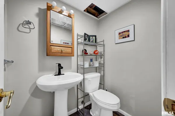 $265,000 | 901 Easy Street, Roanoke, IL 61561