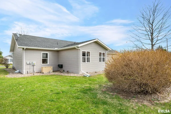 $265,000 | 901 Easy Street, Roanoke, IL 61561