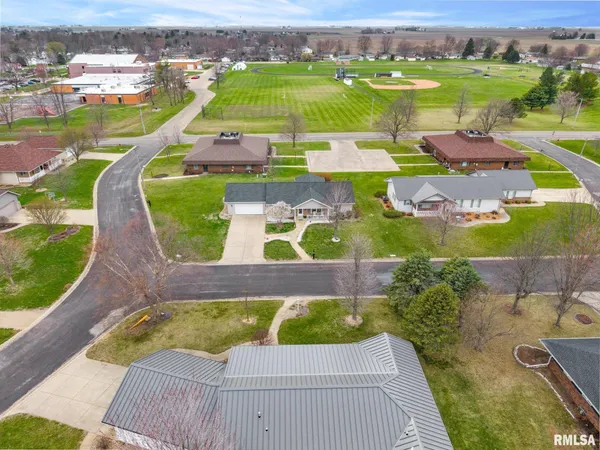 $265,000 | 901 Easy Street, Roanoke, IL 61561