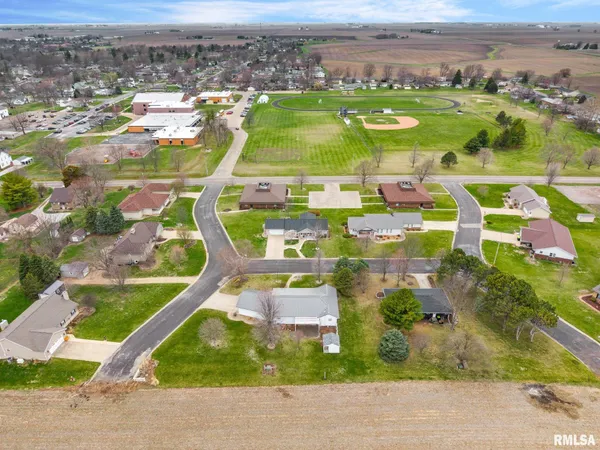 $265,000 | 901 Easy Street, Roanoke, IL 61561