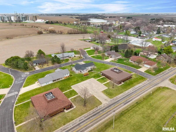 $265,000 | 901 Easy Street, Roanoke, IL 61561