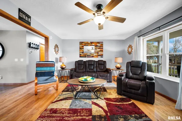 $265,000 | 901 Easy Street, Roanoke, IL 61561