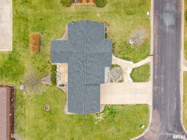 $265,000 | 901 Easy Street, Roanoke, IL 61561