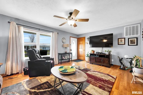 $265,000 | 901 Easy Street, Roanoke, IL 61561