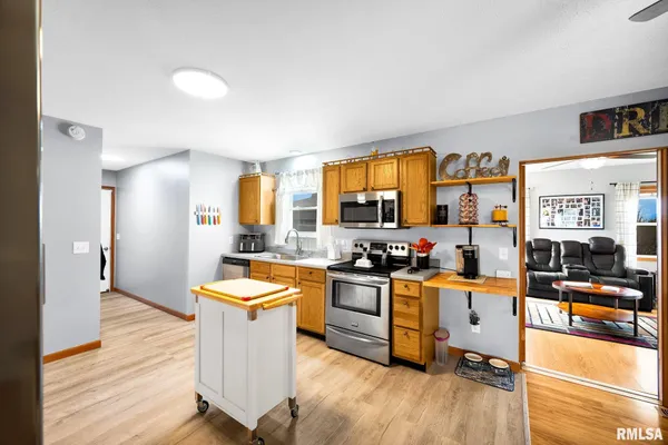 $265,000 | 901 Easy Street, Roanoke, IL 61561