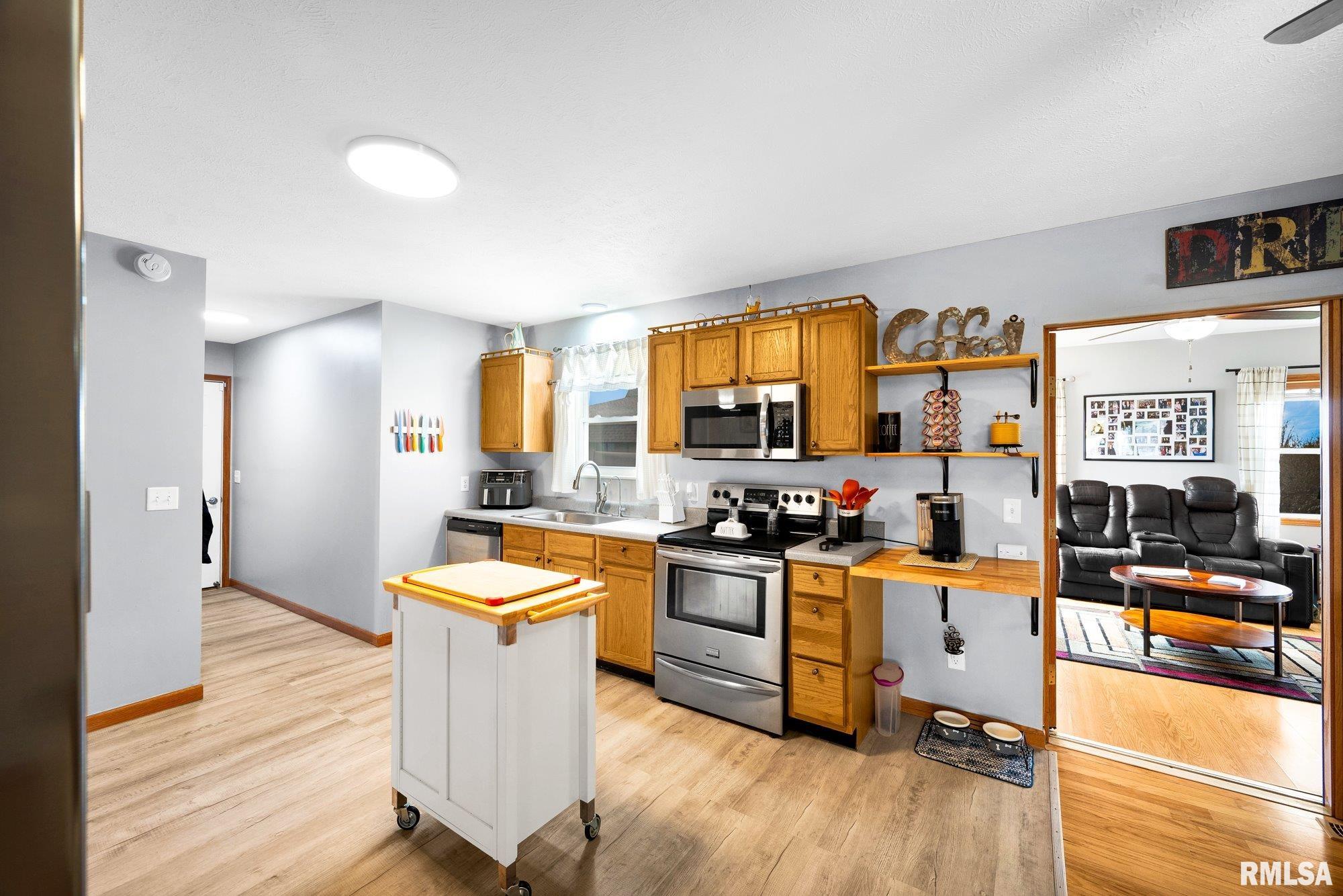 901 Easy Street Roanoke, IL 61561 - Photo 8 of 44