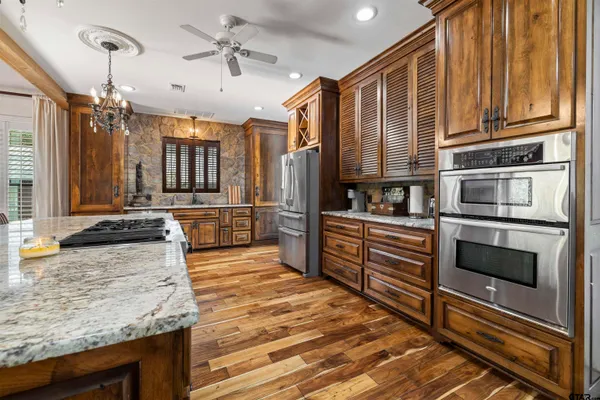 $839,900 | 742 Private Road 7219, Jefferson, TX 75657