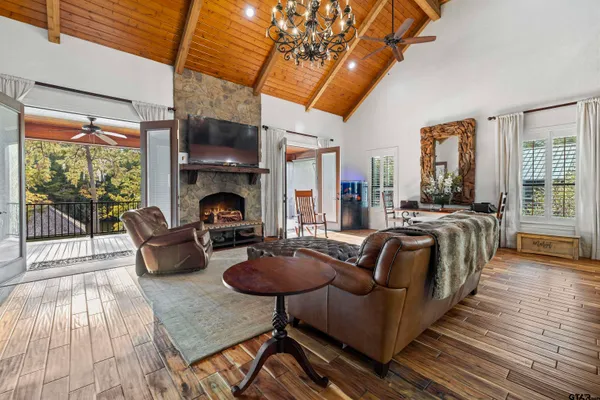 $839,900 | 742 Private Road 7219, Jefferson, TX 75657