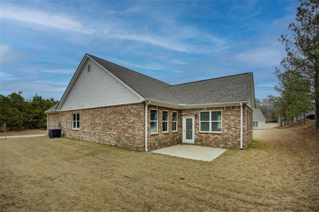 1007 Towne Circle Social Circle, GA 30025 - Photo 4 of 38 front view of a house with a yard