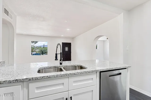 $210,000 | 2004 Howze Street, El Paso, TX 79903