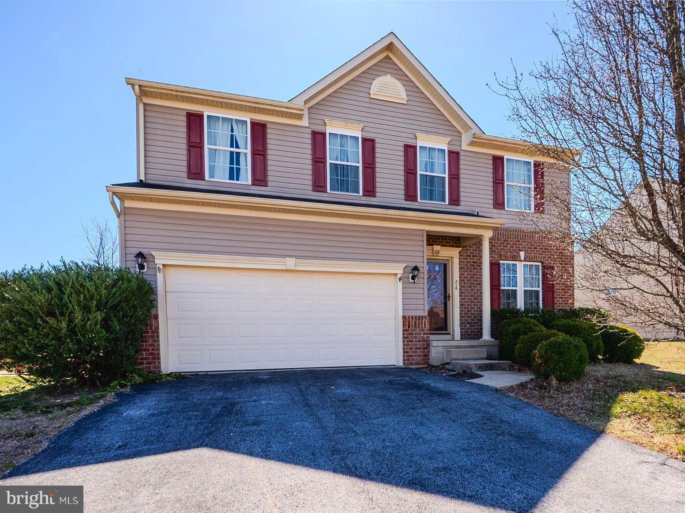 216 Alloway Place Townsend, DE 19734 - Photo 38 of 40 a front view of a house with a yard and garage