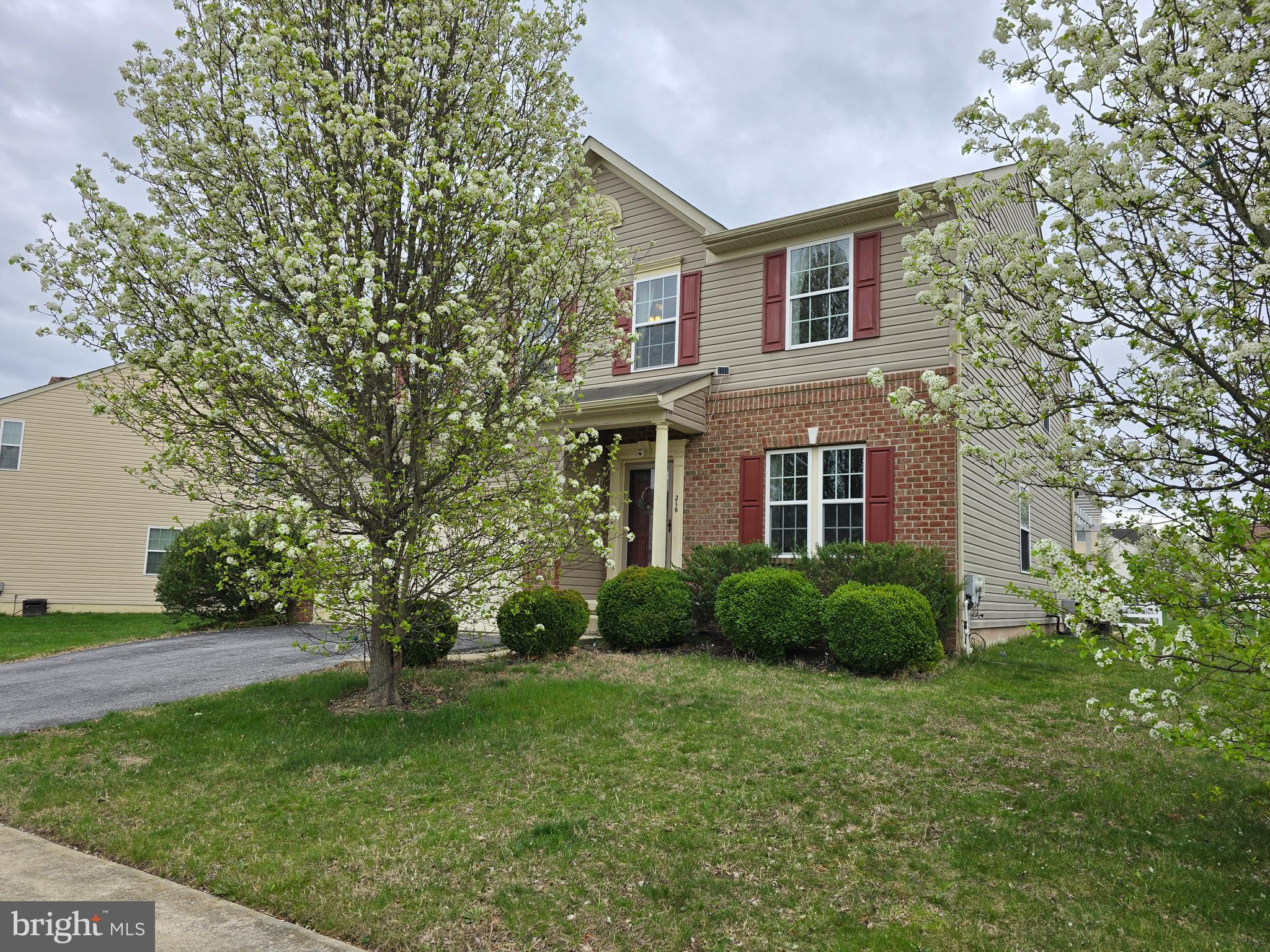 216 Alloway Place Townsend, DE 19734 - Photo 39 of 40 a front view of a house with garden