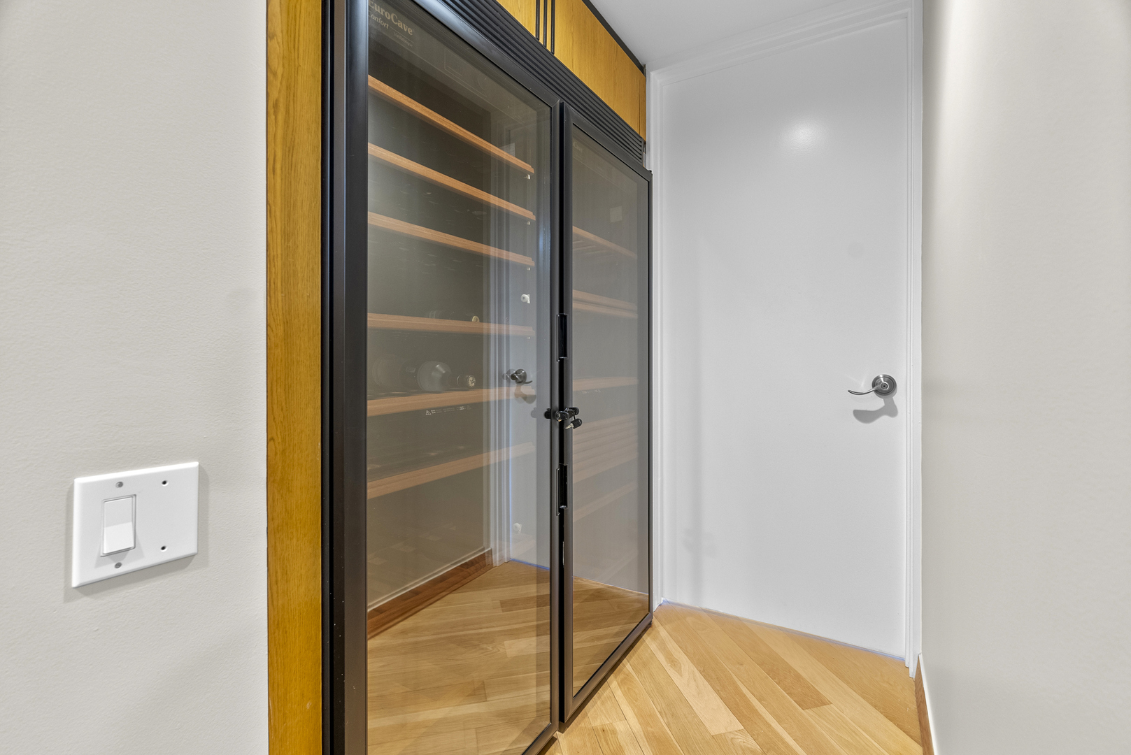 950 North Michigan Avenue, Unit 3704 Chicago, IL 60611 - Photo 23 of 33 a view of a bathroom