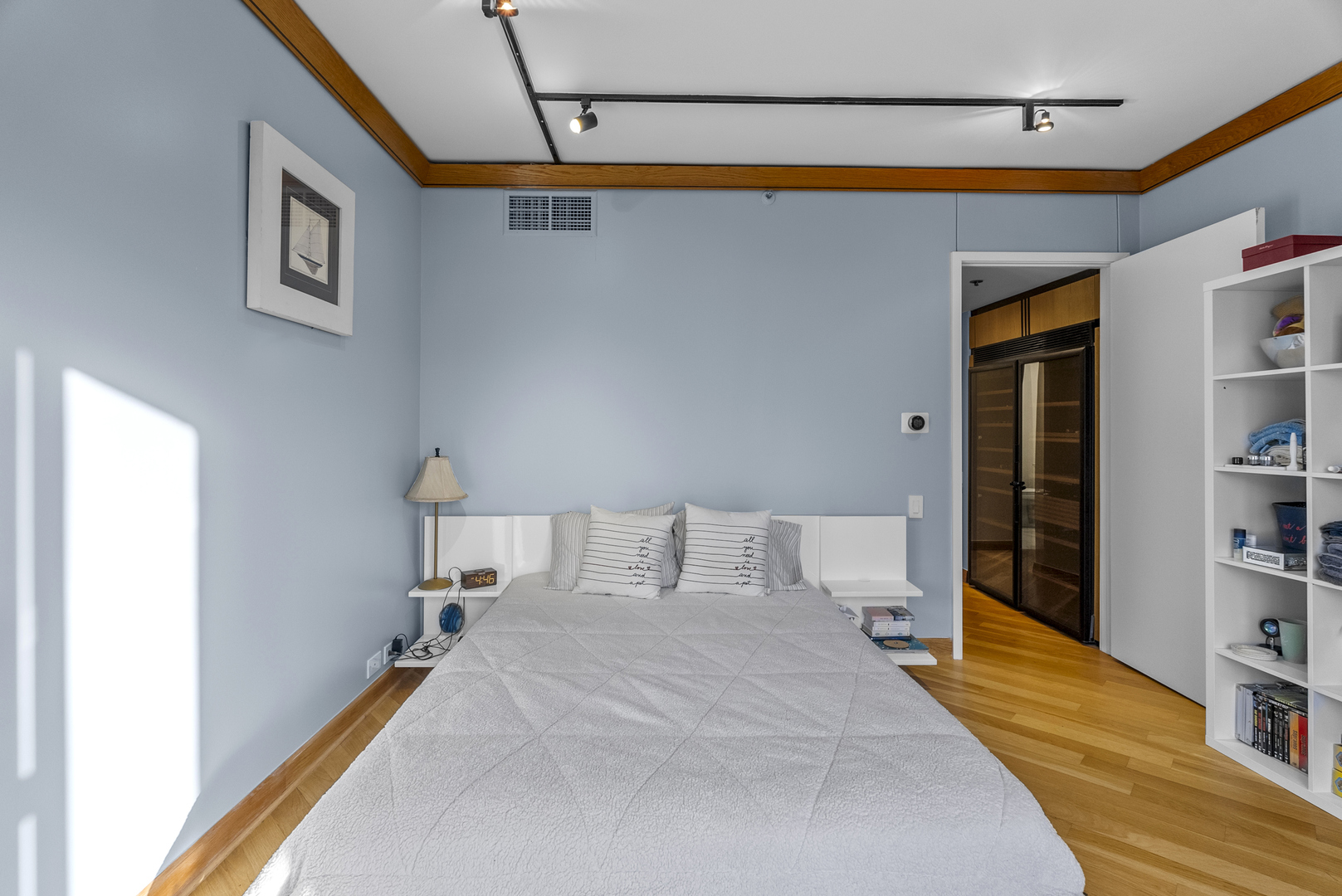 950 North Michigan Avenue, Unit 3704 Chicago, IL 60611 - Photo 26 of 33 a bedroom with a bed and a book shelf