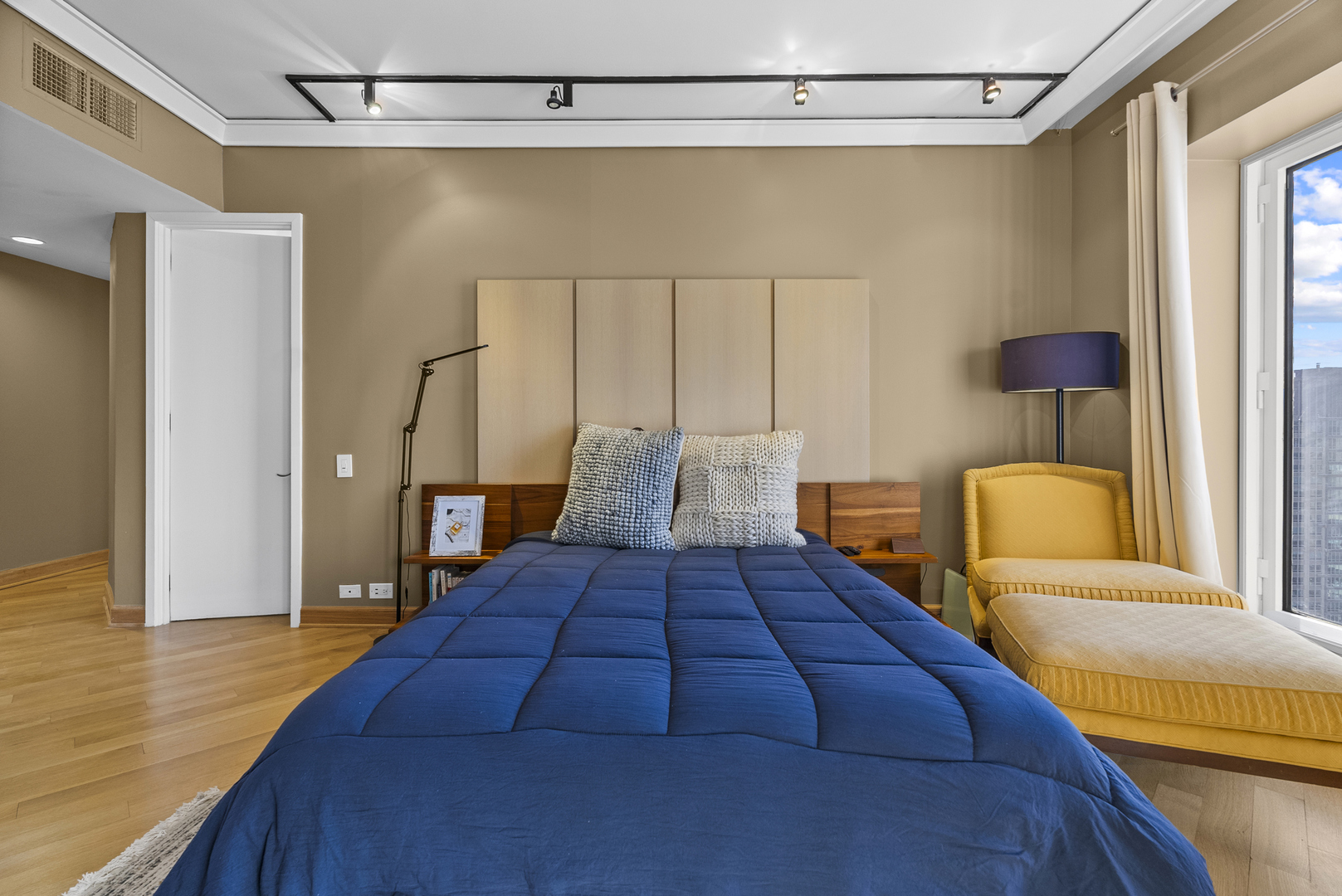 950 North Michigan Avenue, Unit 3704 Chicago, IL 60611 - Photo 30 of 33 a bedroom with a bed and wooden floor