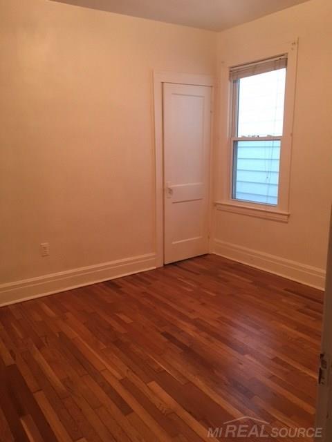 1050 Wayburn Street Grosse Pointe, MI 48230 - Photo 10 of 27