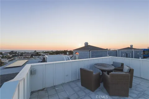 $3,249,000 | 715 2nd Street, Hermosa Beach, CA 90254