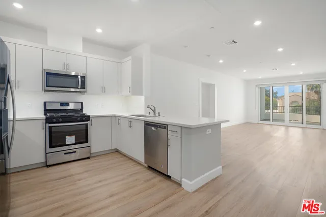 $5,995 | 1832 South Barrington Avenue, Unit 401, Los Angeles, CA 90025