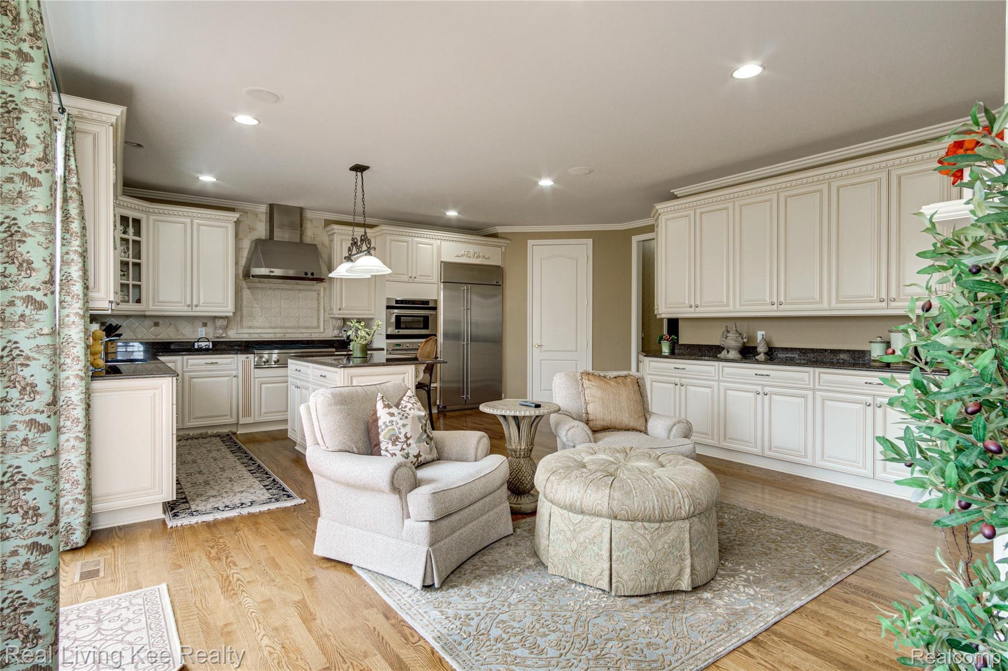 2766 Castlemartin Court Rochester, MI 48306 - Photo 27 of 76 Interiors (18 of 79).jpg