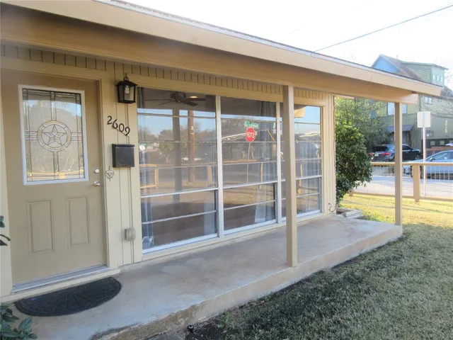 a view of a house with a backyard and a tub