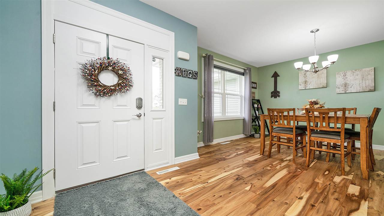 2525 Rogene Drive Oregon, IL 61061 - Photo 6 of 36 a dining room with furniture and window