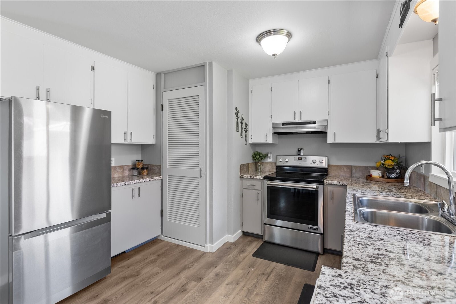 626 Legion Drive Everett, WA 98201 - Photo 17 of 38 a kitchen with stainless steel appliances granite countertop a refrigerator stove and sink