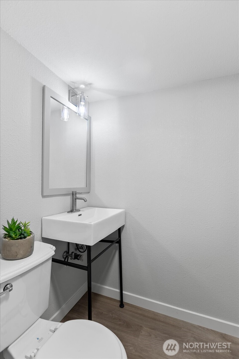 626 Legion Drive Everett, WA 98201 - Photo 28 of 38 a bathroom with a sink toilet and a mirror