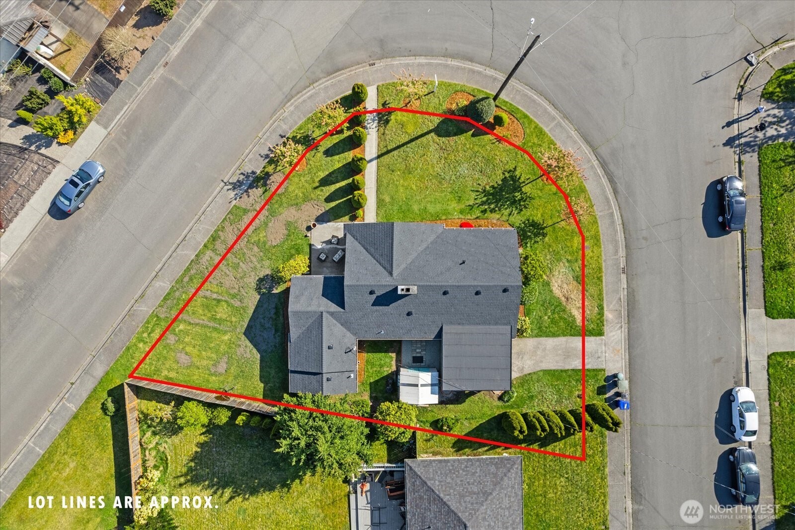 626 Legion Drive Everett, WA 98201 - Photo 33 of 38 an aerial view of a house with swimming pool