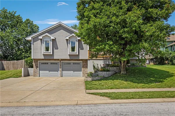 $339,500 | 906 Pine Crest Avenue, Kearney, MO 64060